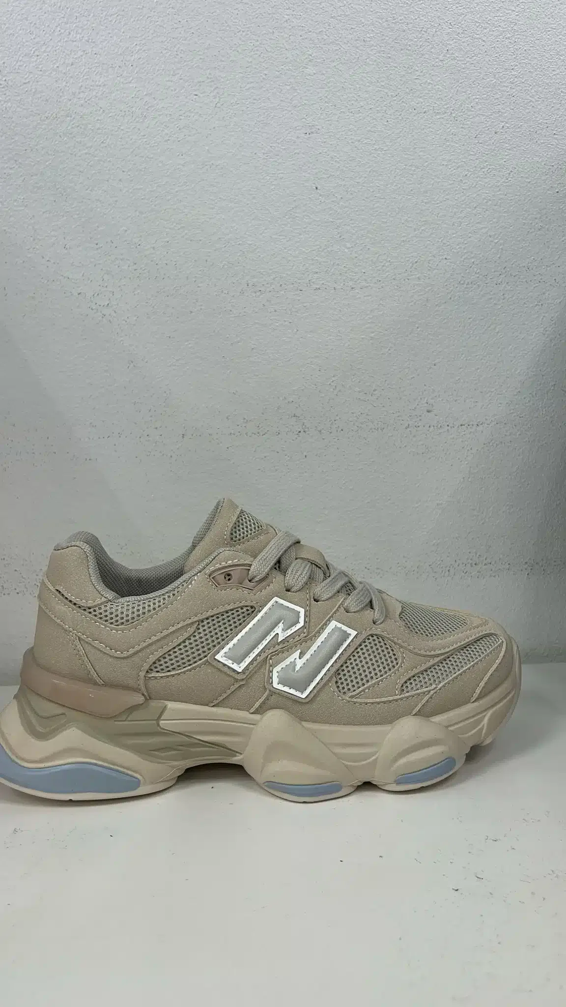 Imagen de WhatsApp 2025-12-15 a las 18.07.41_4d0842e4 NEW BALANCE BEIGE - Imagen 1