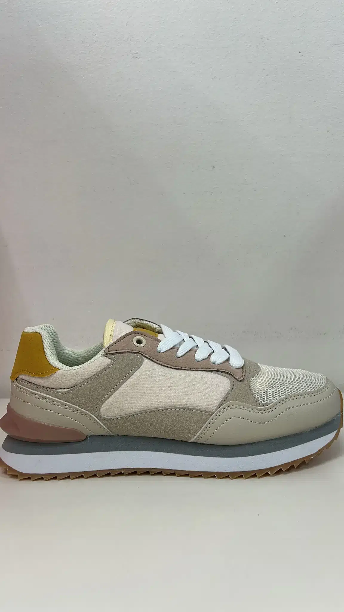 DEPORTIVA COLORES BEIGE - Imagen 1