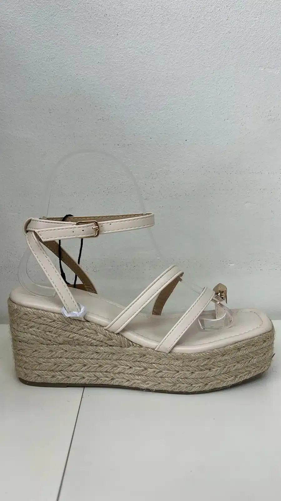 SANDALIA BEIGE RECTA ANILLO - Imagen 1