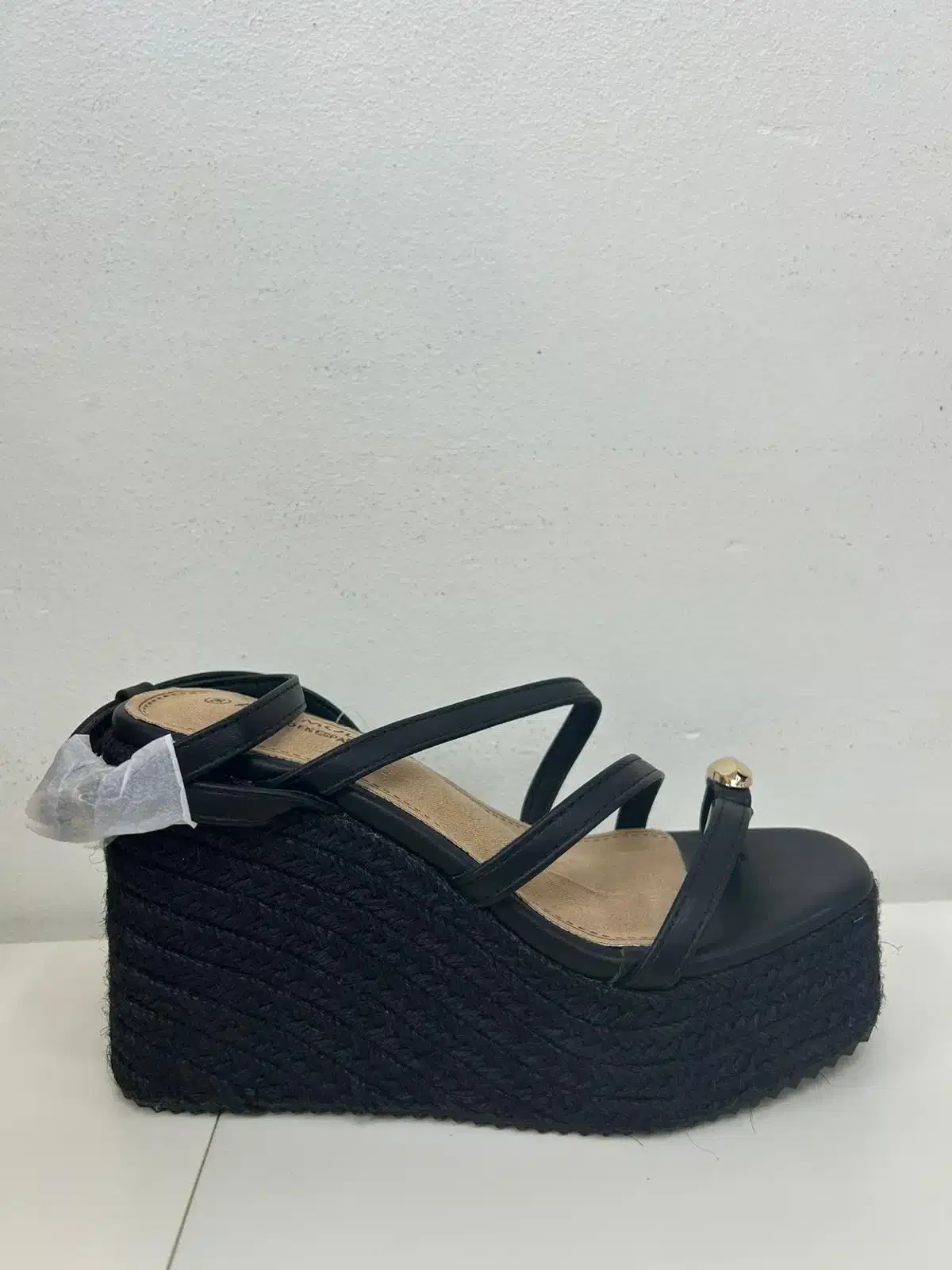 SANDALIA NEGRA ANILLO ALTA - Imagen 1