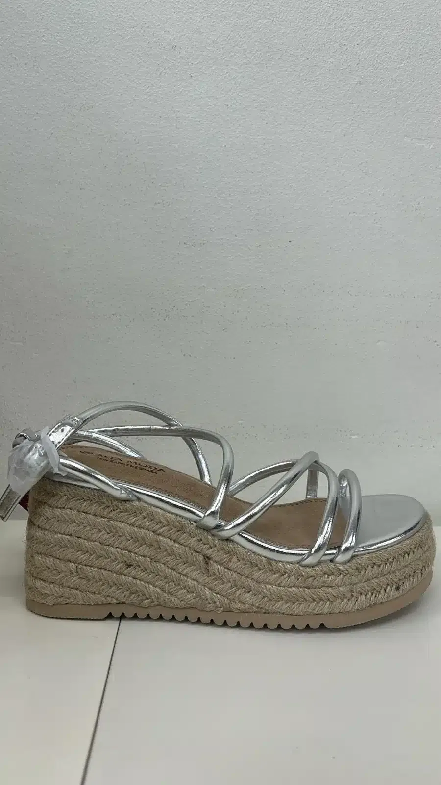 SANDALIA VIRAL CRUZADA PLATA - Imagen 1