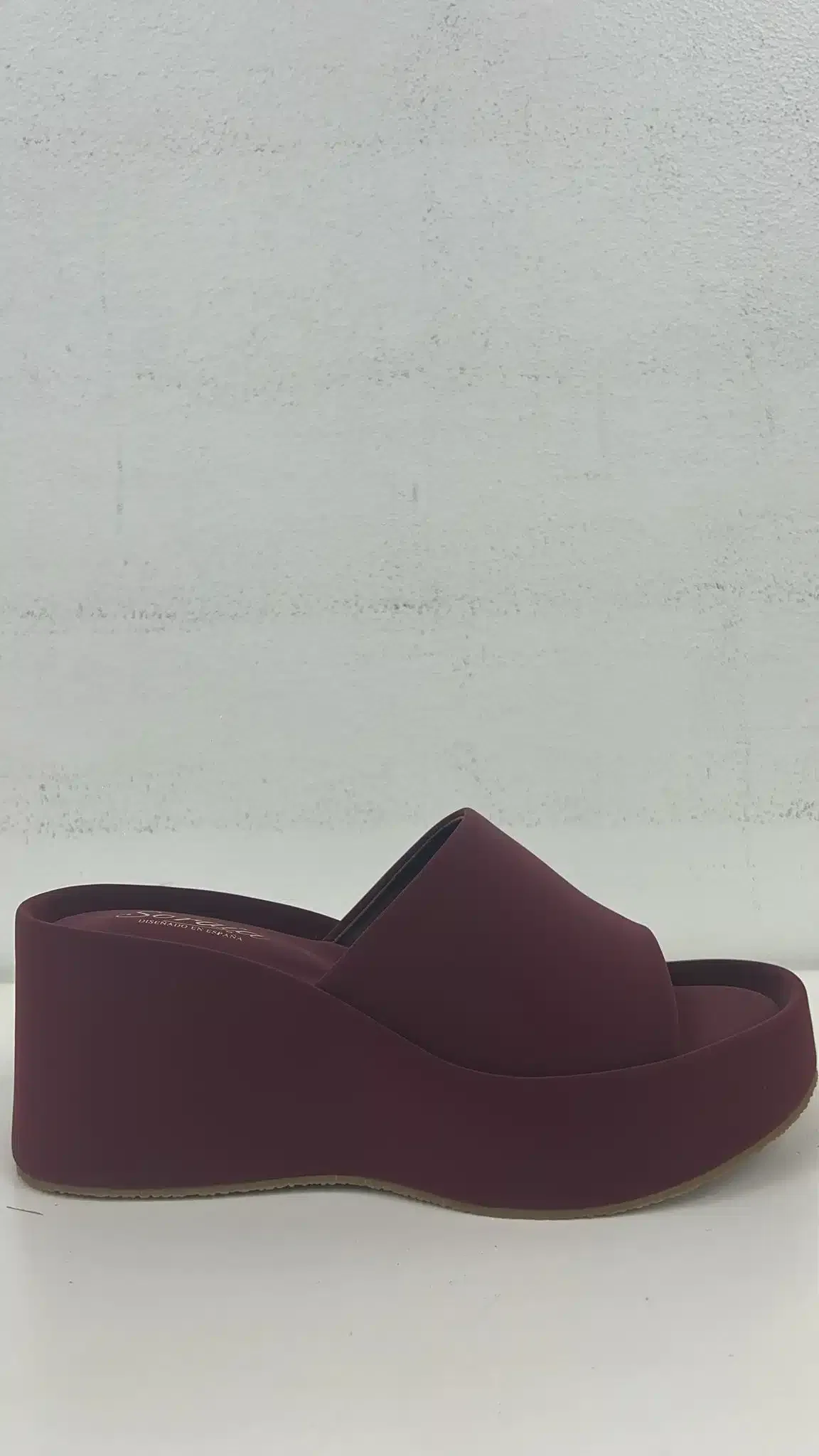 SANDALIA PLATAFORMA BURDEOS - Imagen 1