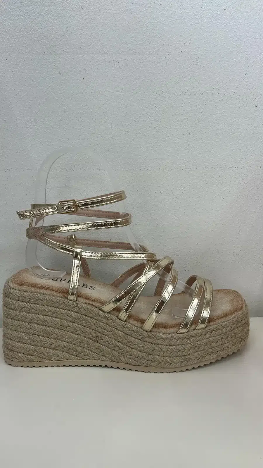SANDALIA LOW DORADO - Imagen 1