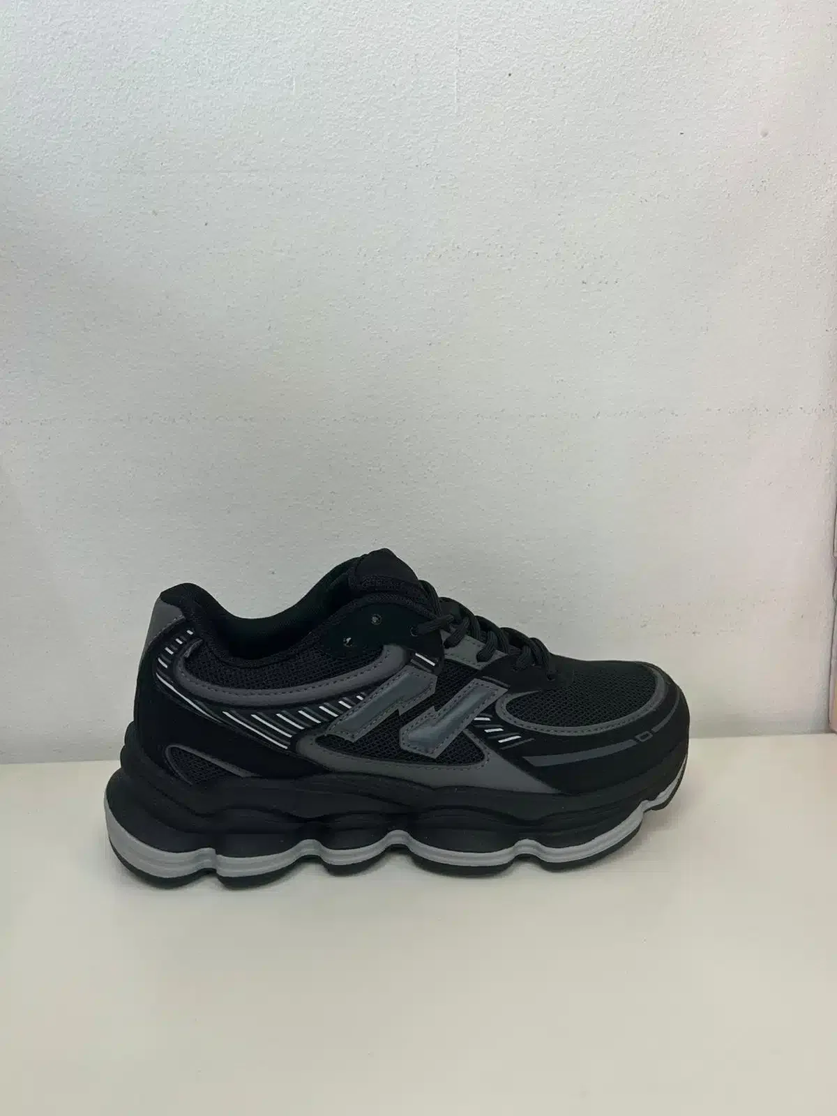NEW BALANCE SUELA NEGRO - Imagen 1