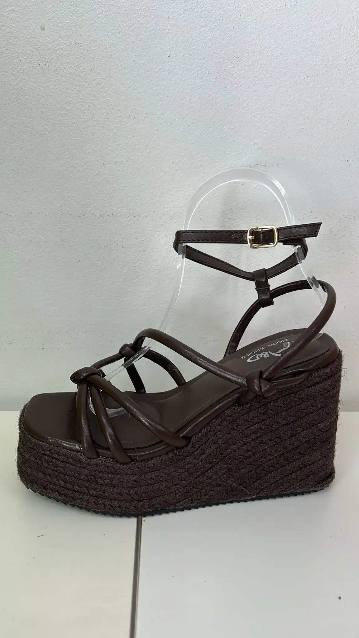 SANDALIA MARRÓN NUDOS - Imagen 1