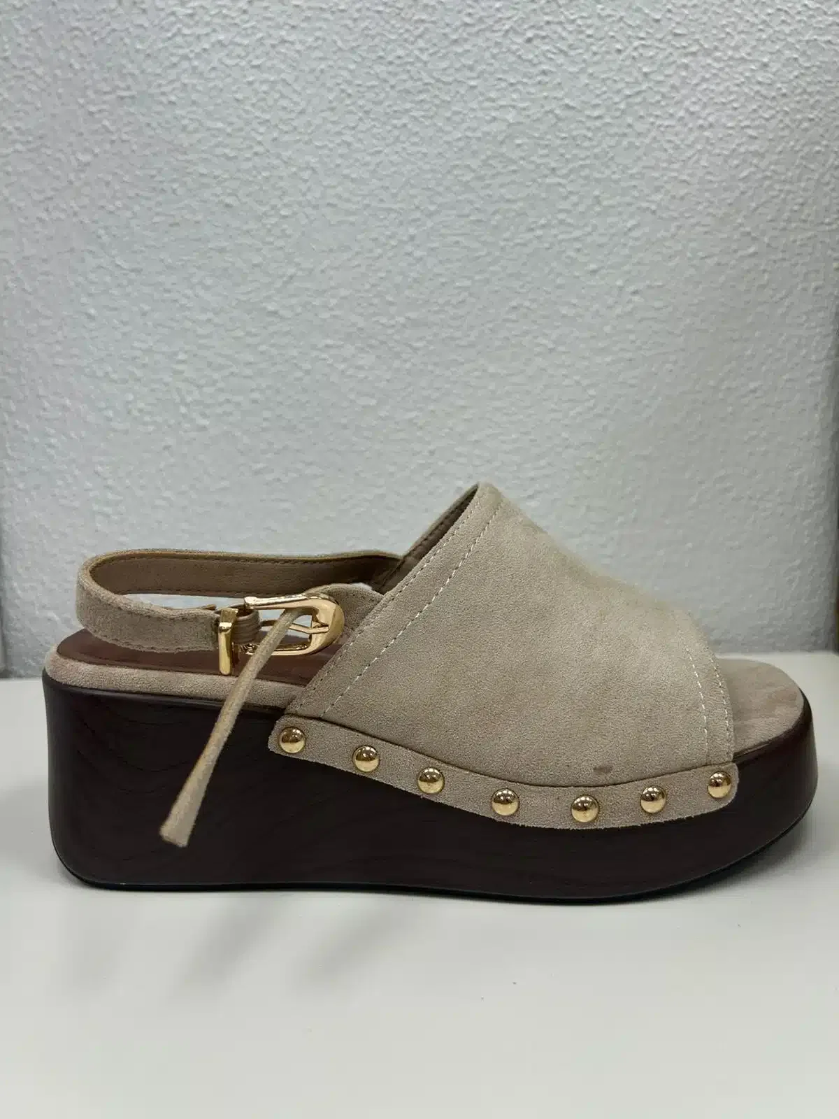 ZANCO TACHUELA BAJO BEIGE - Imagen 1