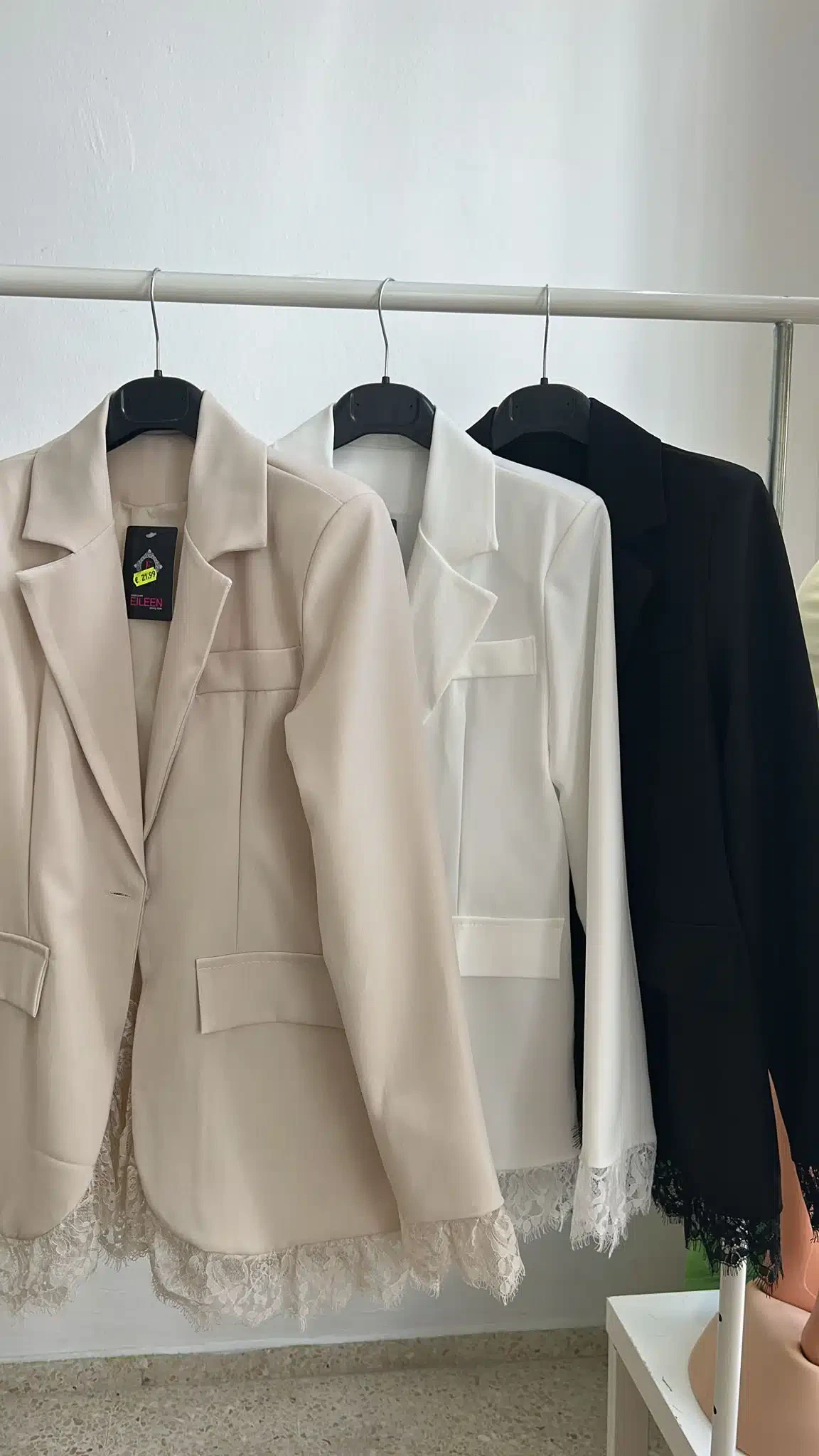 WhatsApp Image 2026-04-02 at 14.30.36 BLAZER ENCAJE - Imagen 2