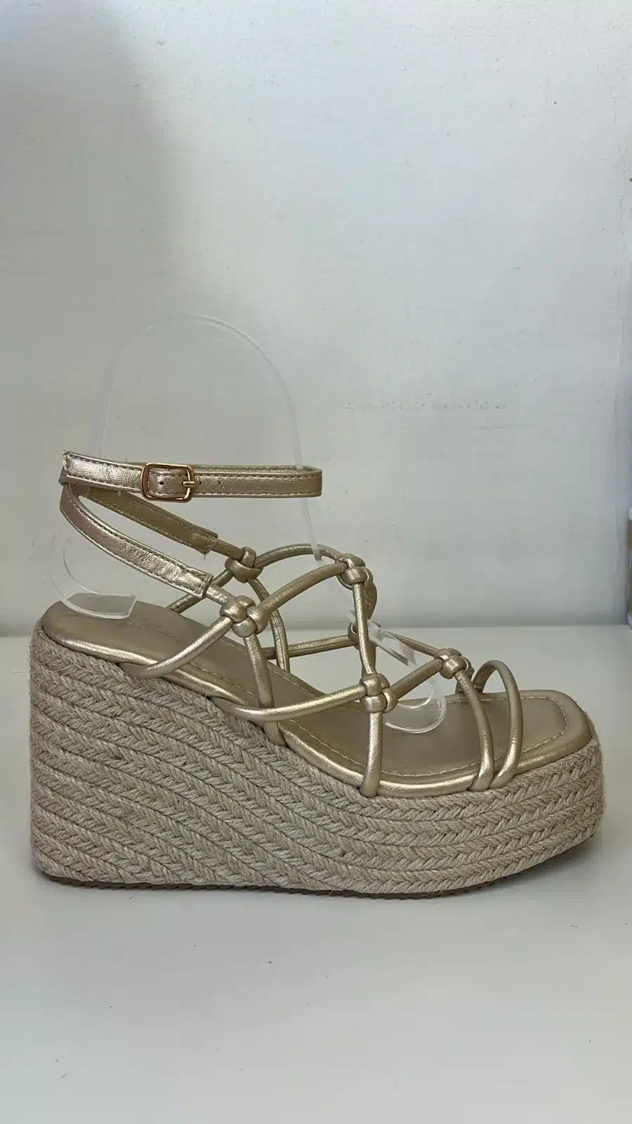 WhatsApp Image 2026-04-15 at 19.07.11 SANDALIA 6 NUDOS DORADA - Imagen 1