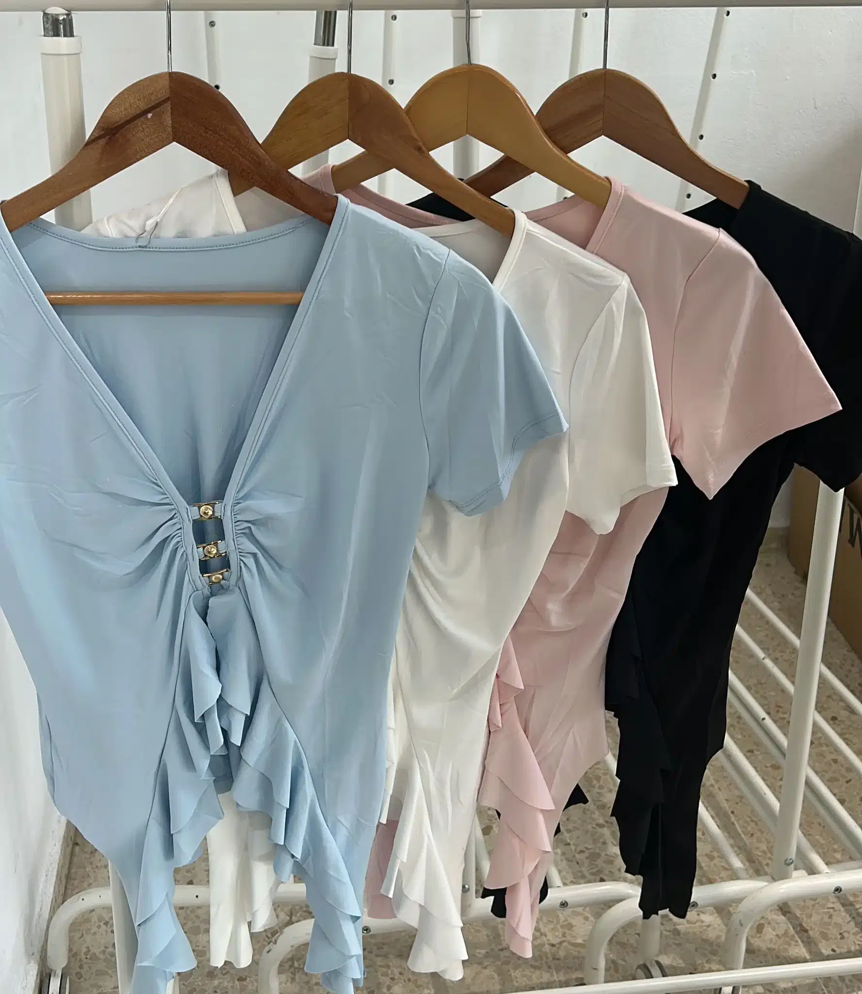 TOP VOLANTE HEBILLAS - Imagen 2