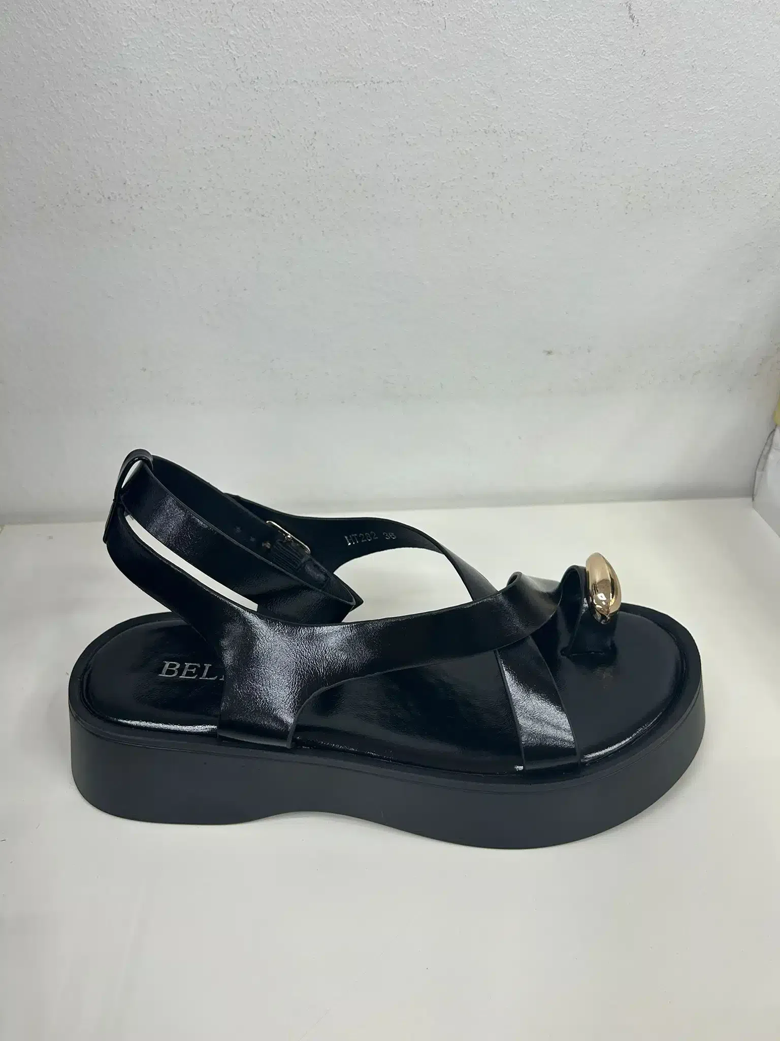 SANDALIA ROMANA ANILLO LOW NEGRA - Imagen 1