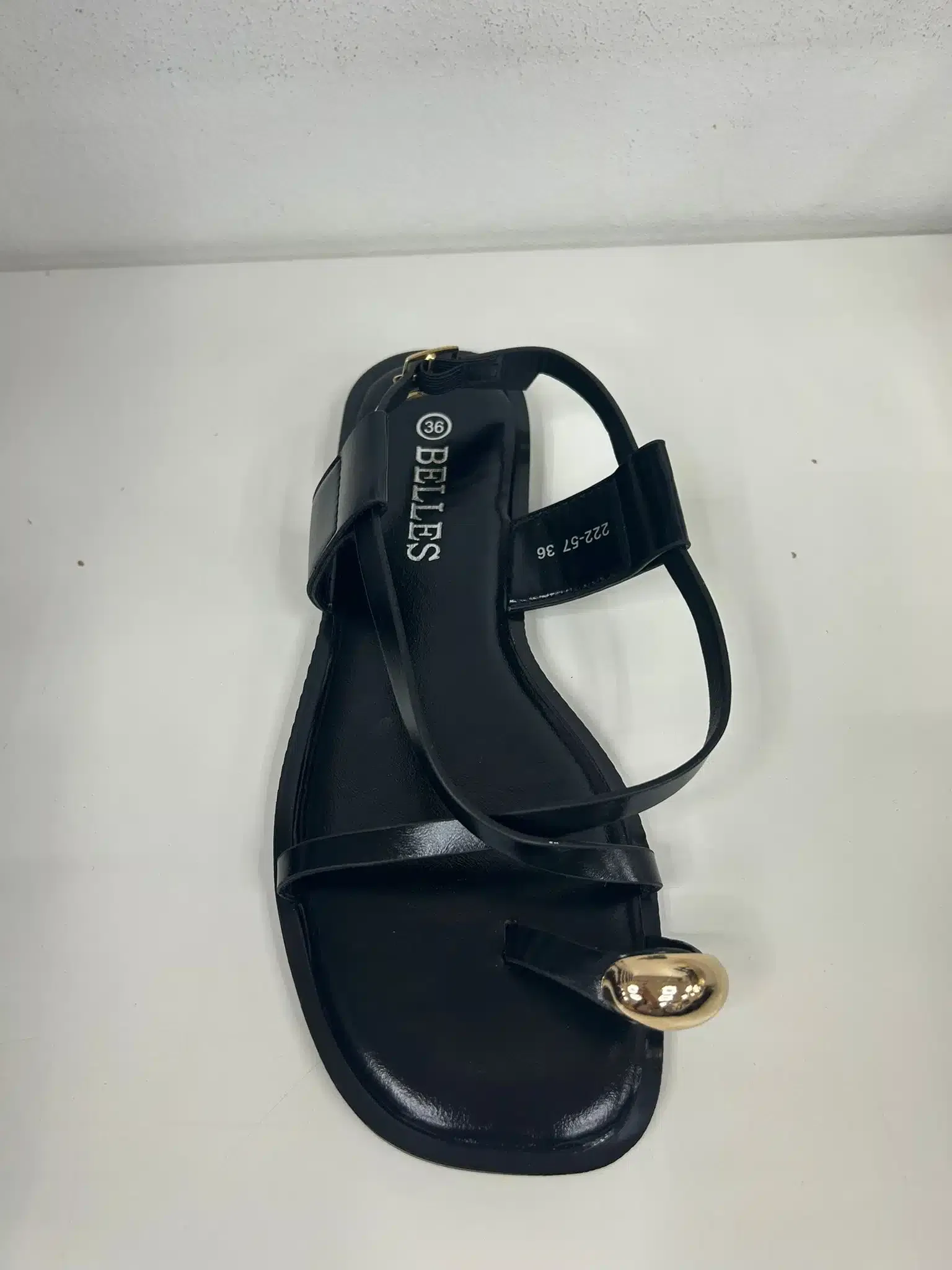 SANDALIA PLANA CRUCE ANILLO NEGRO - Imagen 1