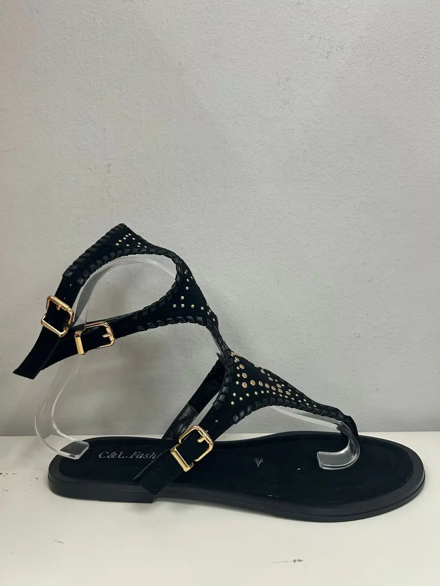 CHANCLAS TACHUELAS NEGRAS - Imagen 1