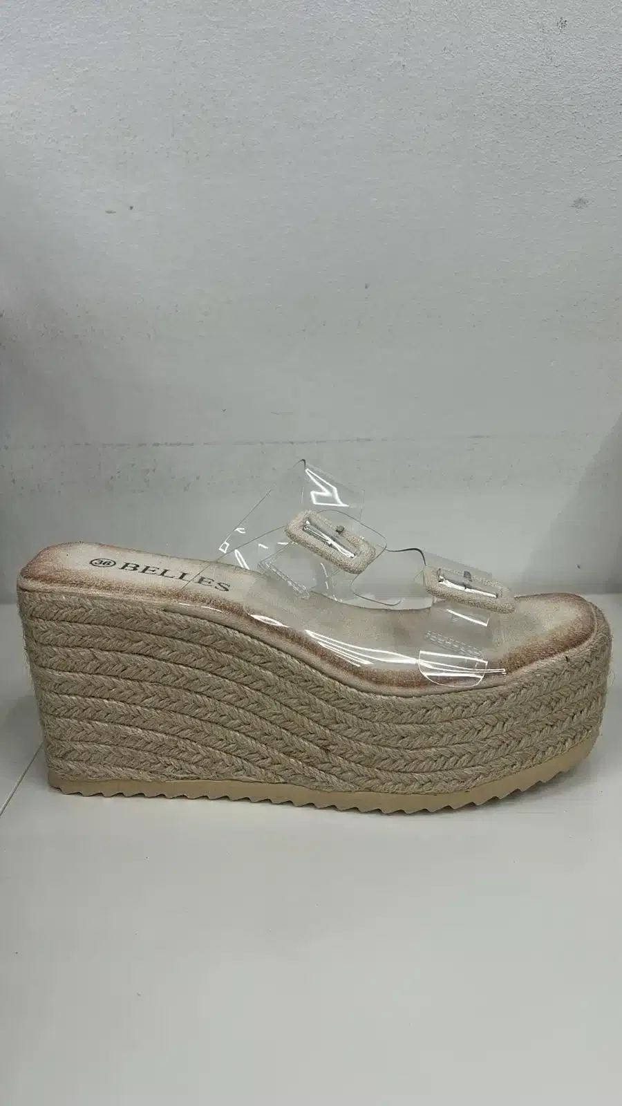 WhatsApp Image 2026-05-18 at 17.50.38 SANDALIA TRANSPARENTE HEBILLA BEIGE - Imagen 1