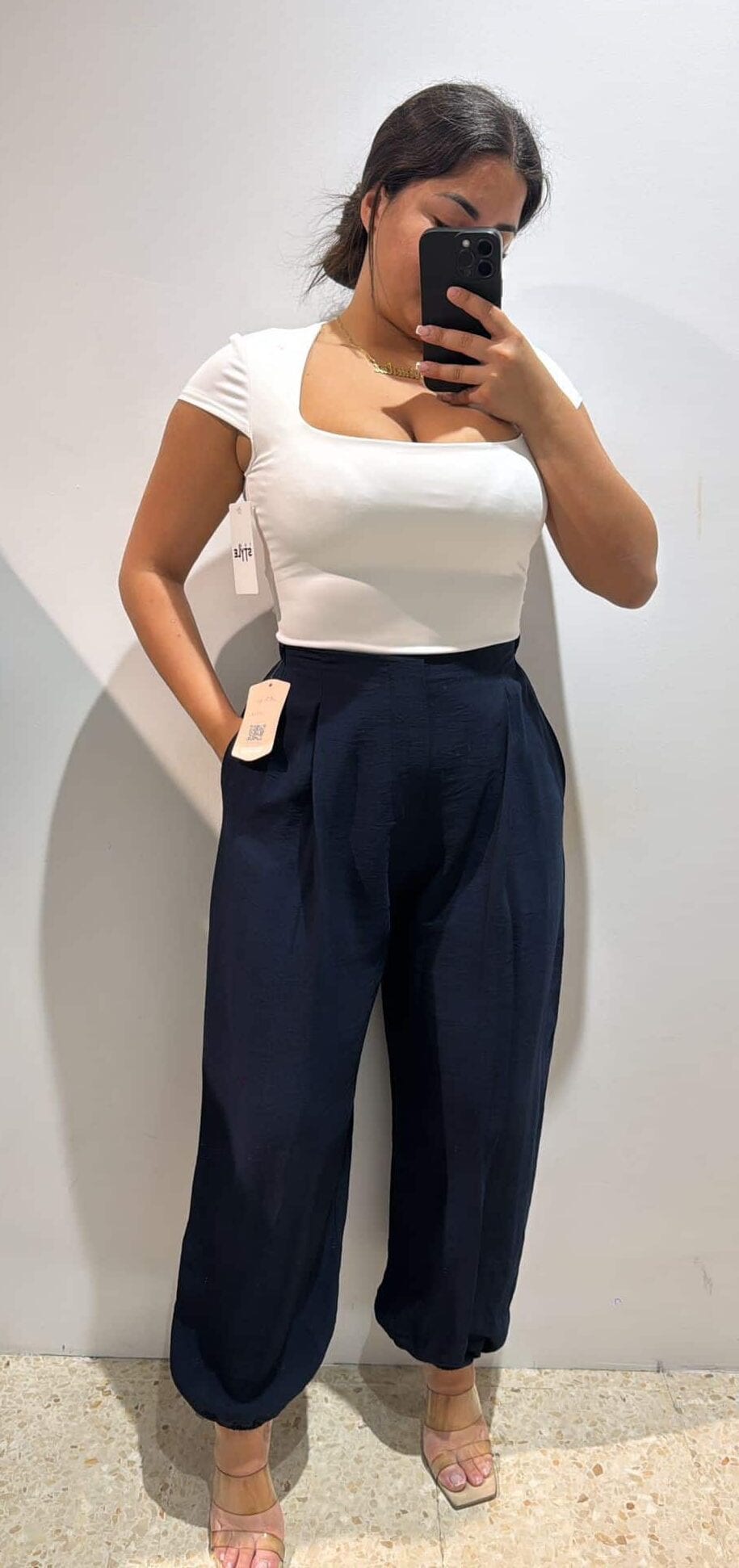 WhatsApp Image 2026-05-18 at 18.34.01 PANTALON PINZA PUÑO LINO - Imagen 1