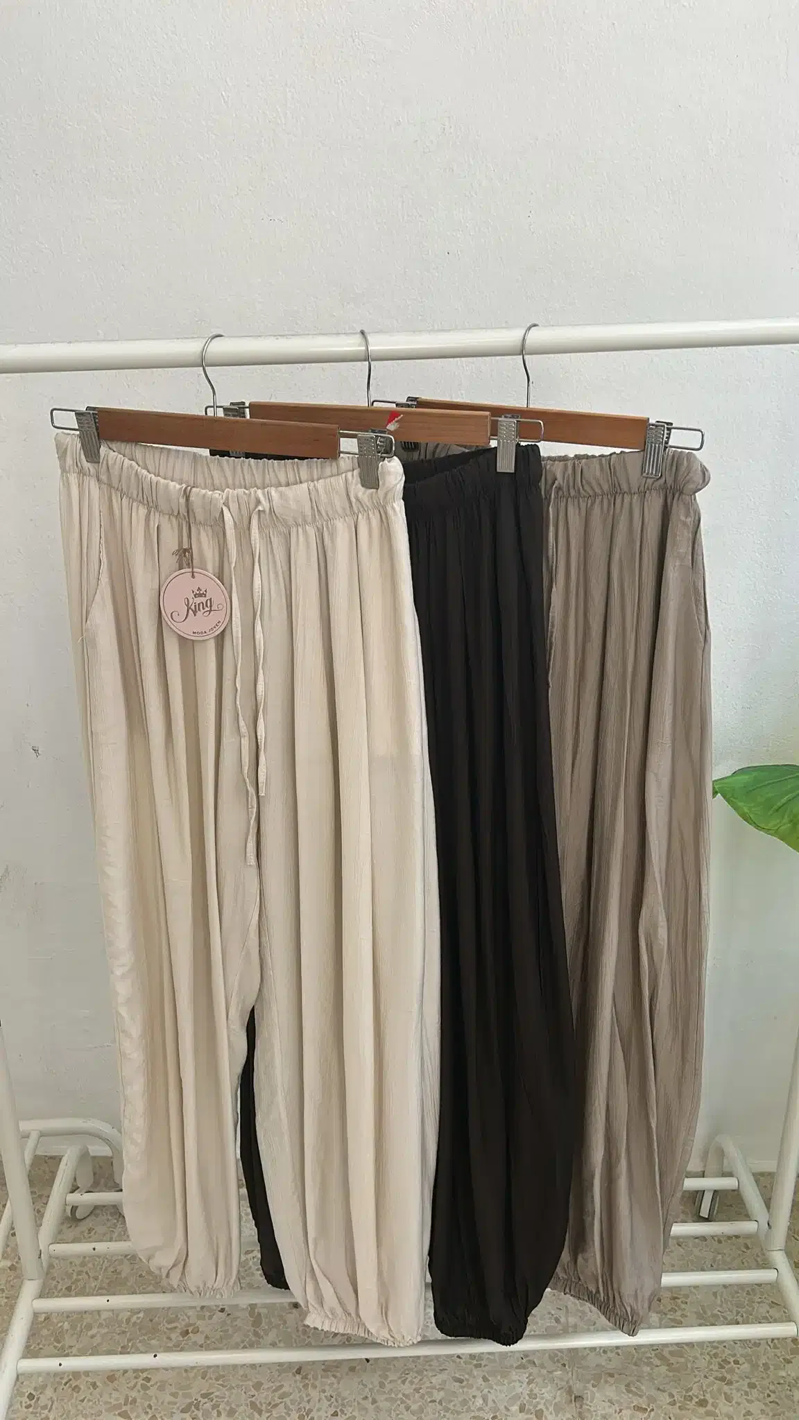WhatsApp Image 2026-05-25 at 18.05.36 PANTALON LINO PUÑO CORDON - Imagen 2
