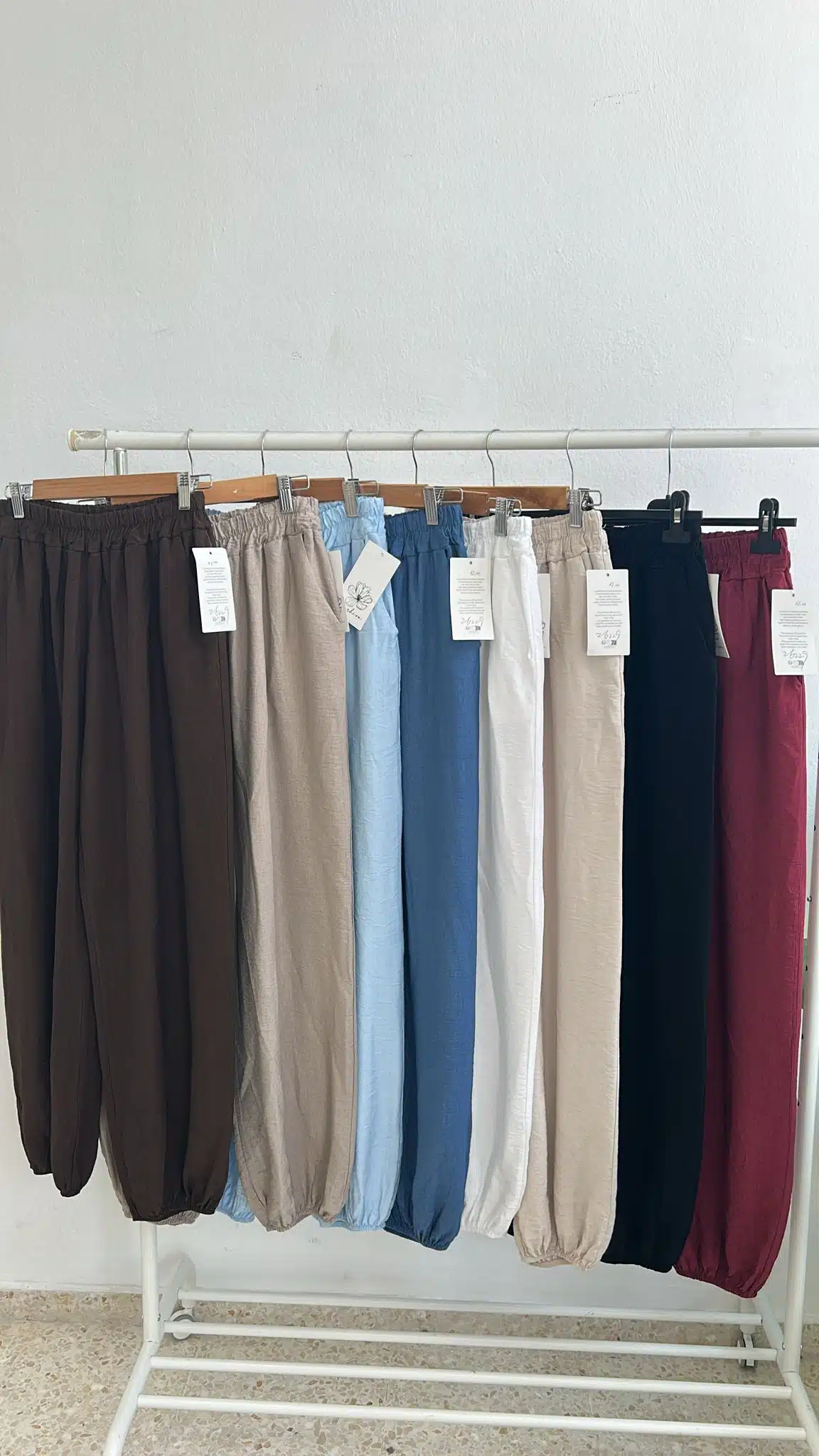 WhatsApp Image 2026-05-27 at 15.44.39 PANTALON LINO PUÑO LOW - Imagen 2