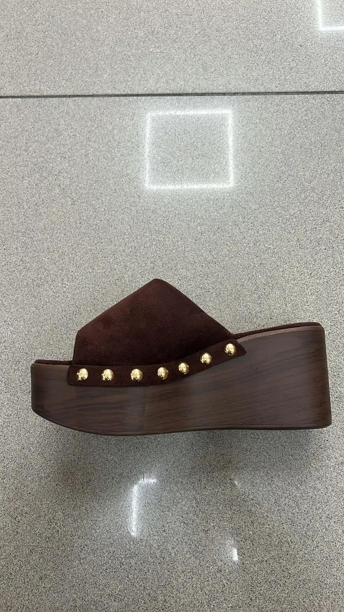 WhatsApp Image 2026-05-28 at 17.06.45 ZANCO MADERA ANTELINA LOW MARRON - Imagen 1