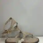 CHANCLAS TACHUELAS BEIGE