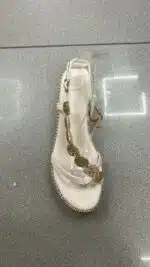 SANDALIA TACHUELAS DORADA BEIGE