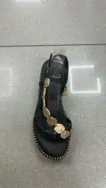 SANDALIA TACHUELAS DORADA NEGRA