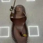 SANDALIA TACHUELA ANILLO MARRON