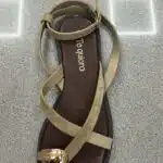 SANDALIA CRUZADA ANILLO PLANA KAKI