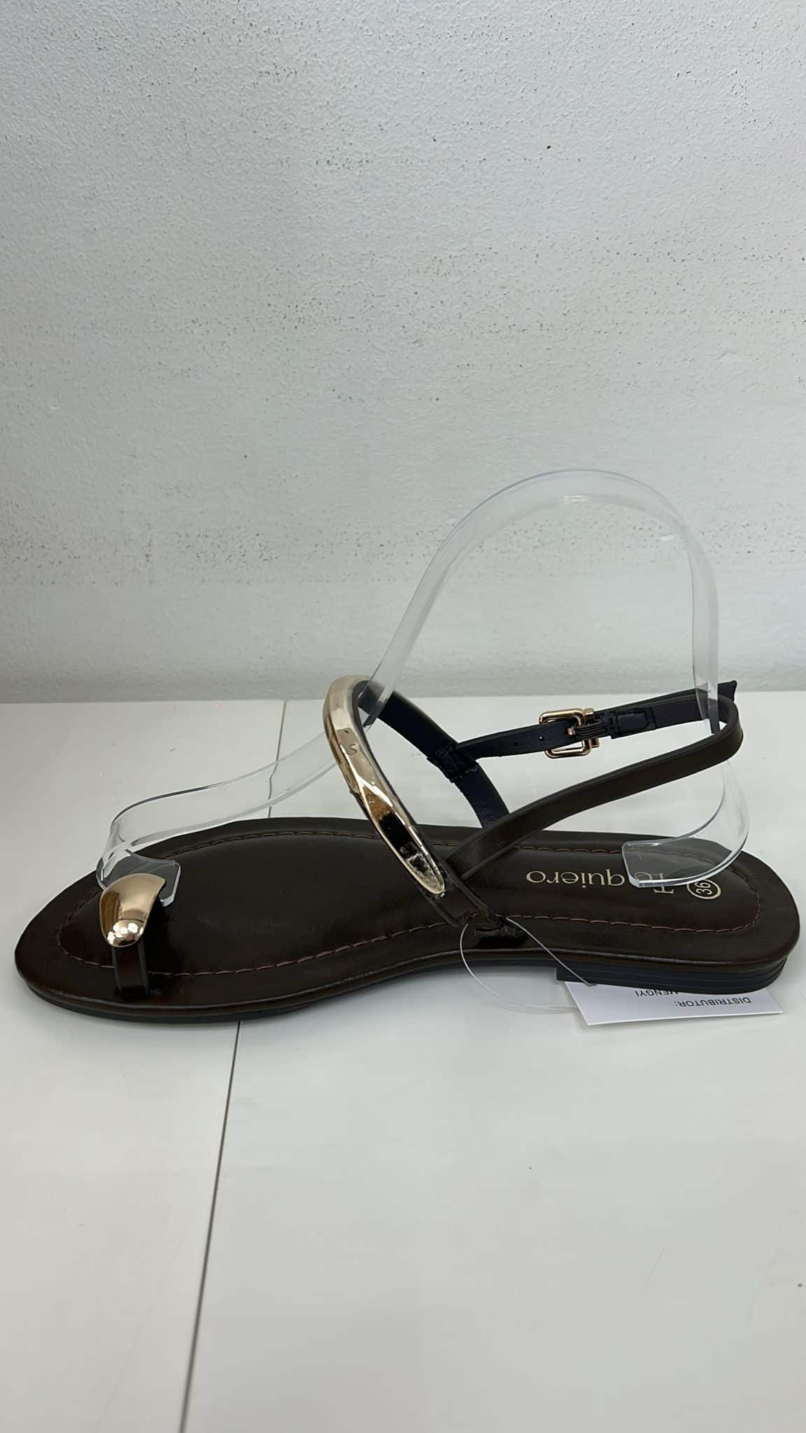 WhatsApp Image 2026-01-19 at 16.40.30 SANDALIA PLANA ANILLO MARRON - Imagen 1