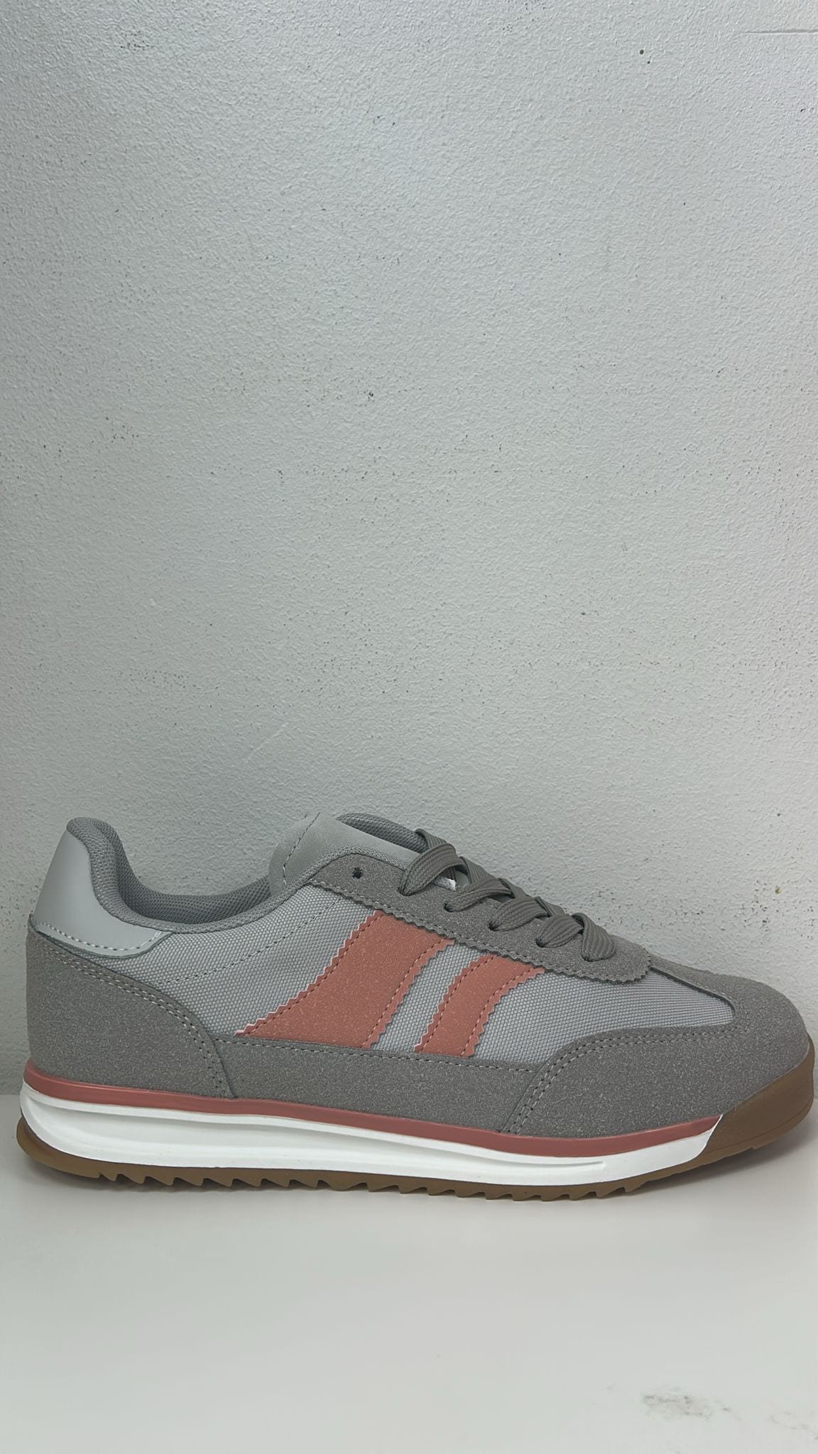 WhatsApp Image 2026-02-11 at 17.07.02 DEPORTIVA SAMBA GRIS/ROSA - Imagen 1