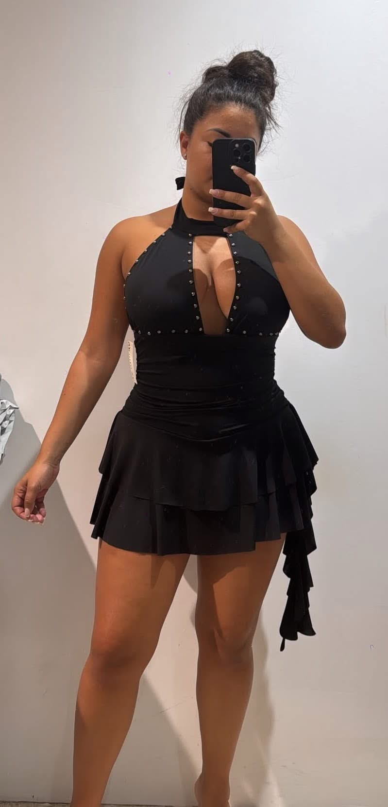 WhatsApp Image 2026-07-23 at 17.02.47 VESTIDO VOLANTE TACHUELAS - Imagen 1