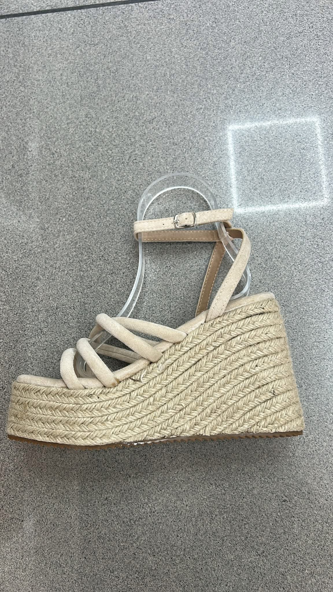 WhatsApp Image 2026-07-23 at 18.48.19 SANDALIA VIRU ALTA BEIGE - Imagen 1